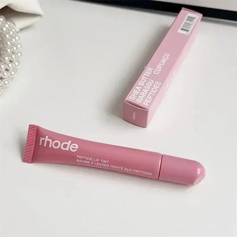 Rhode moisturizing and nourishing gloss. Transparent finish with a hint of vanilla and watermelon