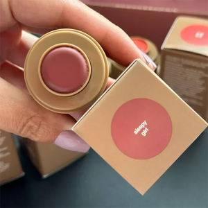Rhode moisturizing and nourishing gloss. Transparent finish with a hint of vanilla and watermelon