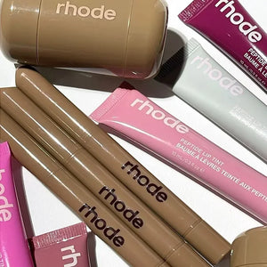 Rhode moisturizing and nourishing gloss. Transparent finish with a hint of vanilla and watermelon