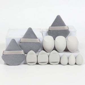 Kit with 12 triangular makeup sponges. Perfect for applying foundation, powder, and liquids with an even finish
