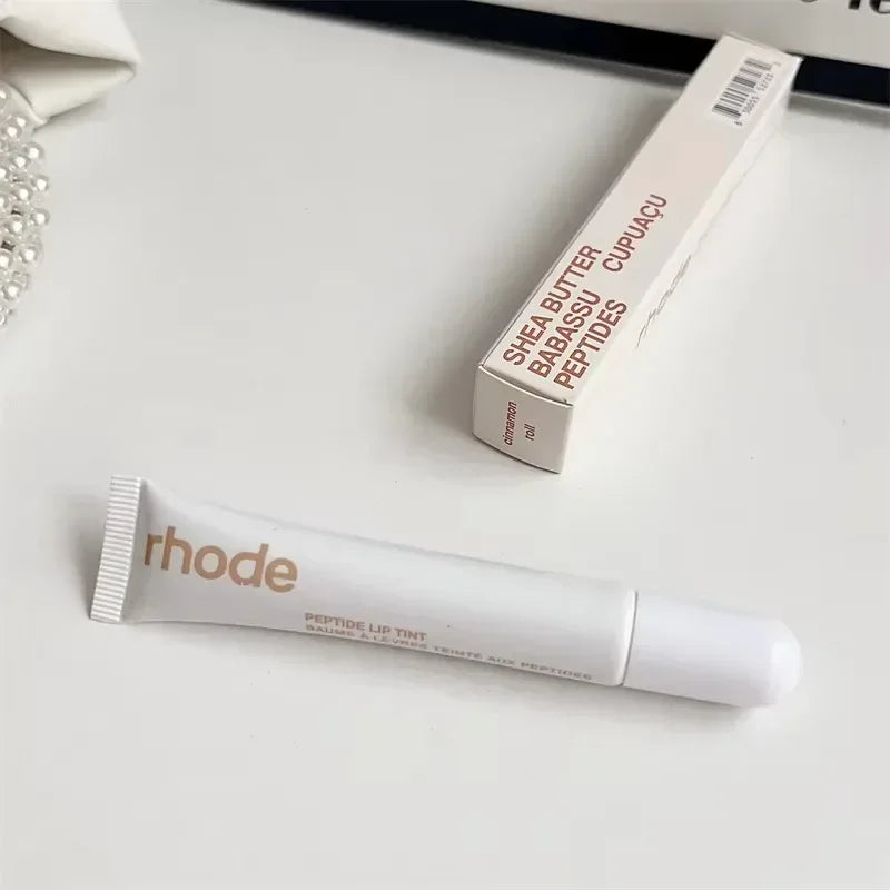 Rhode moisturizing and nourishing gloss. Transparent finish with a hint of vanilla and watermelon