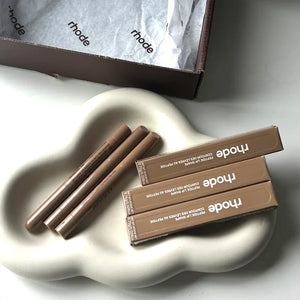 Rhode moisturizing and nourishing gloss. Transparent finish with a hint of vanilla and watermelon
