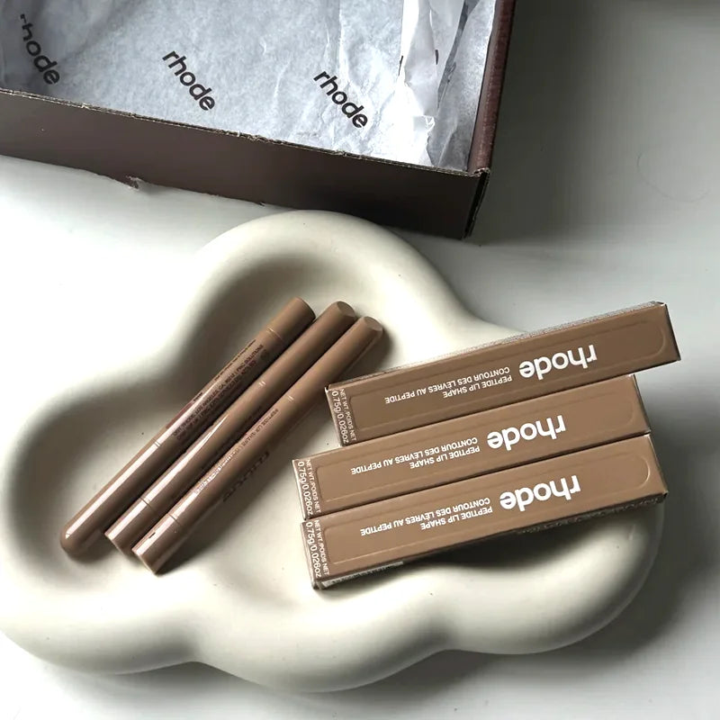 Rhode moisturizing and nourishing gloss. Transparent finish with a hint of vanilla and watermelon