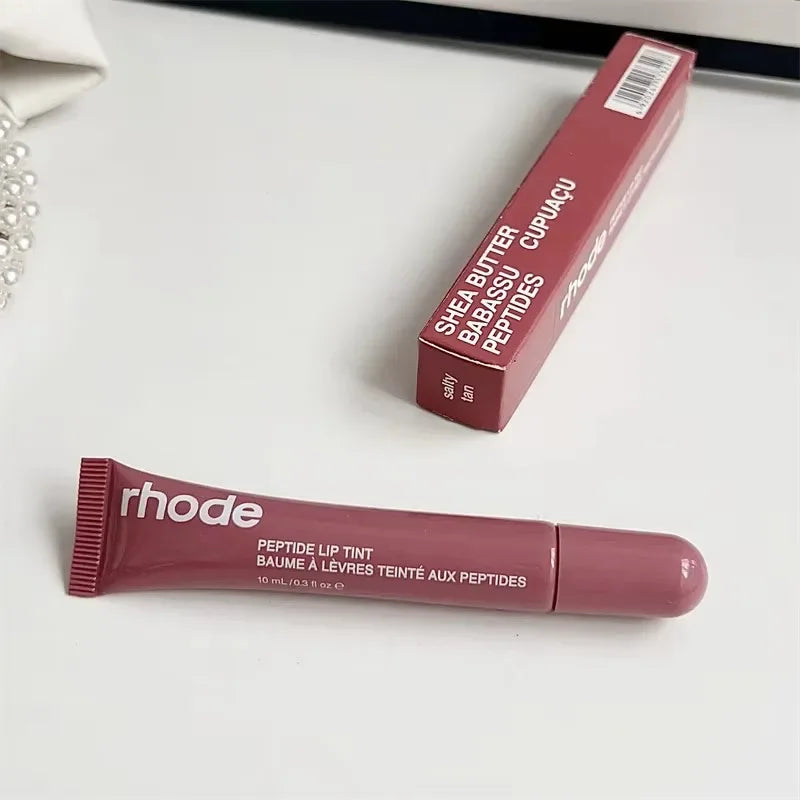 Rhode moisturizing and nourishing gloss. Transparent finish with a hint of vanilla and watermelon