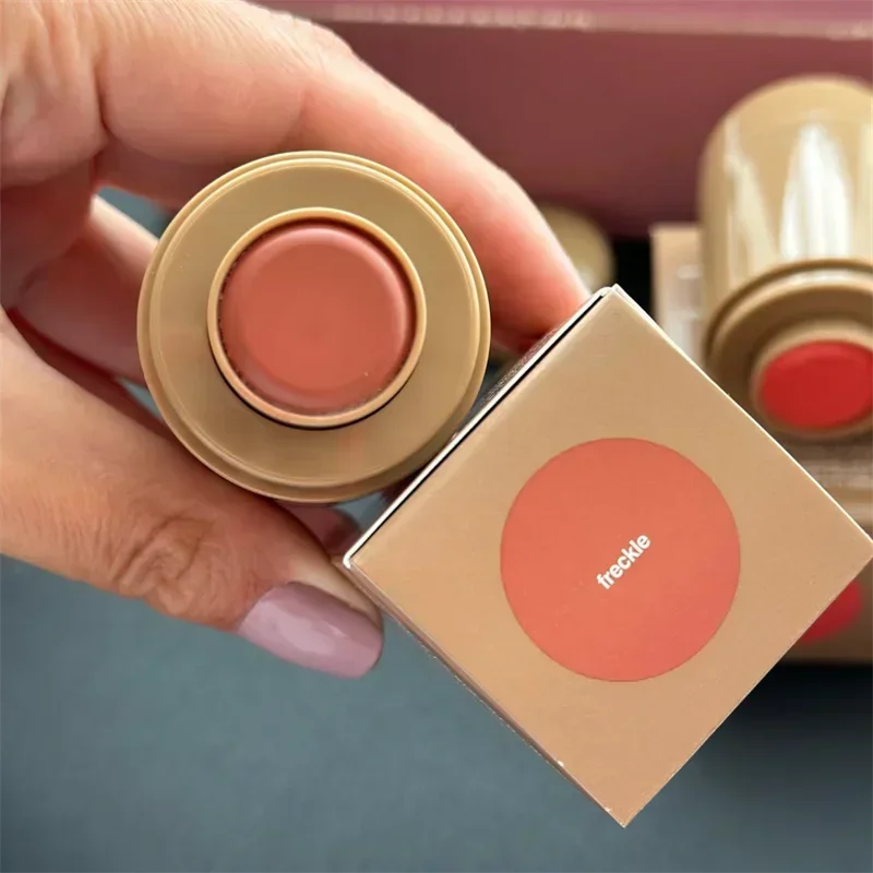 Rhode moisturizing and nourishing gloss. Transparent finish with a hint of vanilla and watermelon
