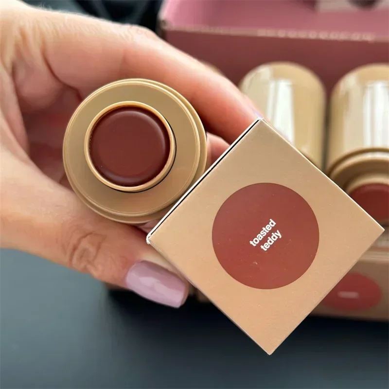 Rhode moisturizing and nourishing gloss. Transparent finish with a hint of vanilla and watermelon